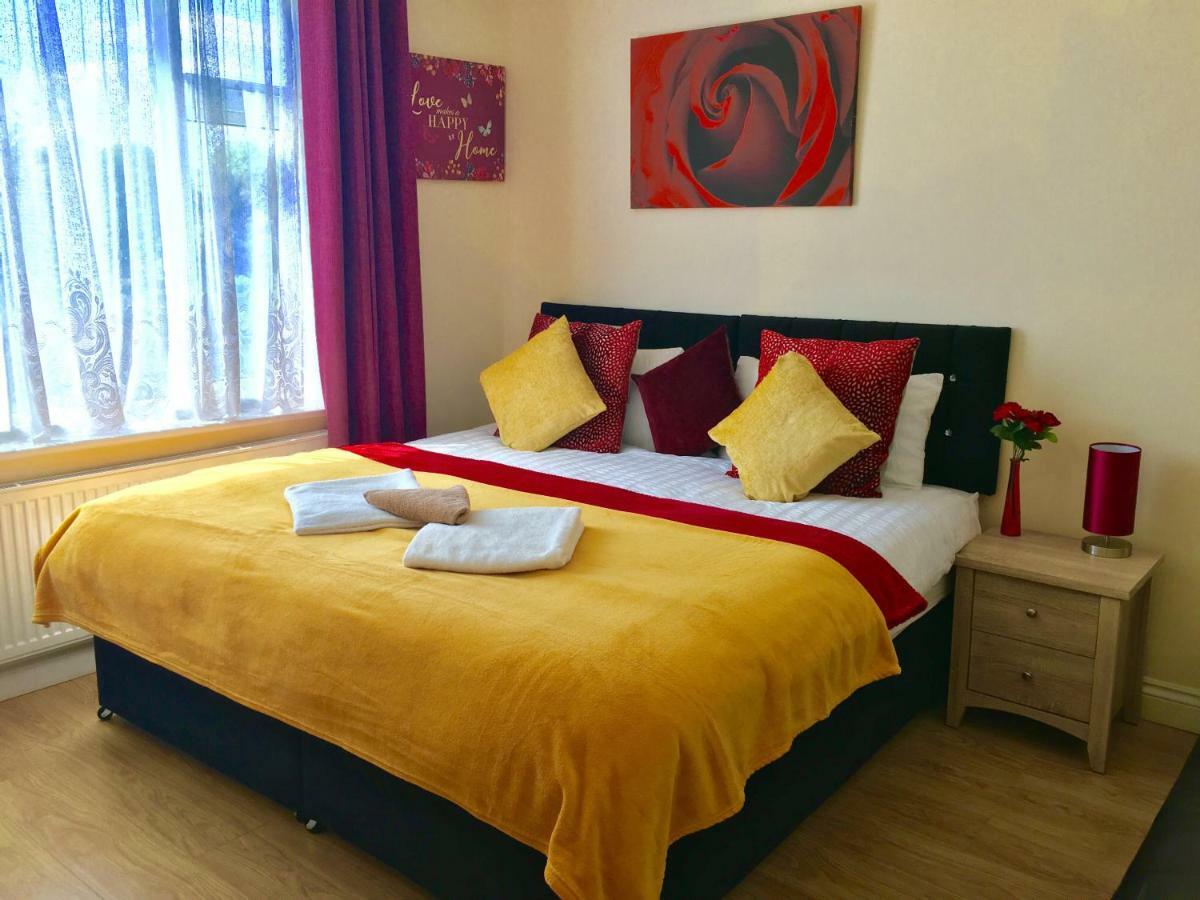 Studio Apartment, Private Bathroom And Parking Ilford Exterior foto