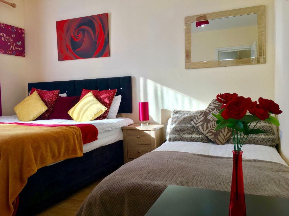 Studio Apartment, Private Bathroom And Parking Ilford Exterior foto